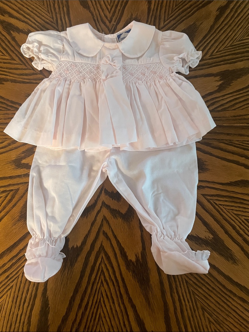 Vintage Carriage Boutique Pink Smocked infant Two-Piece Outfit Size 3 Months